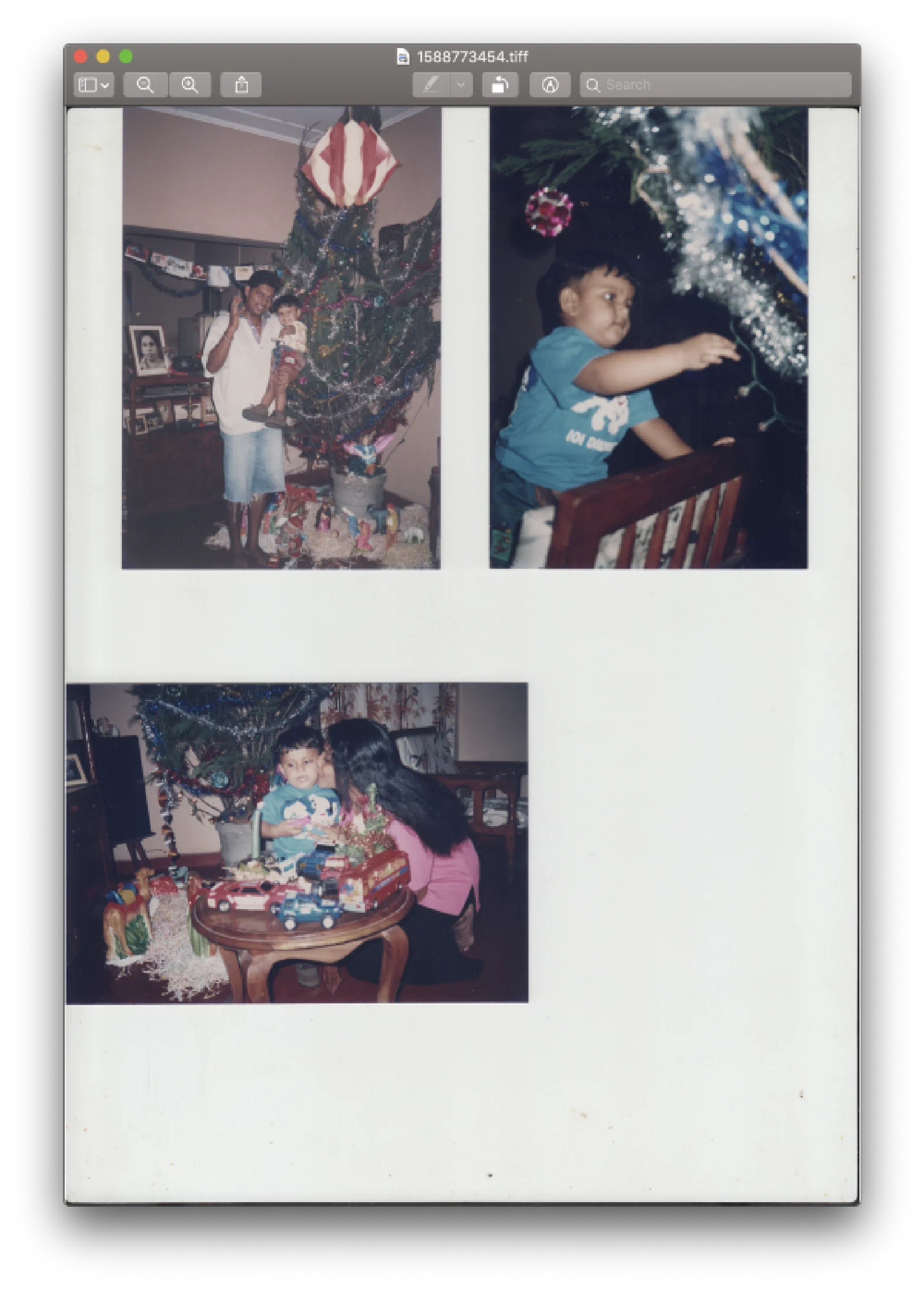 The Scanning Layout Selected, Photos are aligned with the edges of the scanner. but precision is not required as auto-masking will be used.