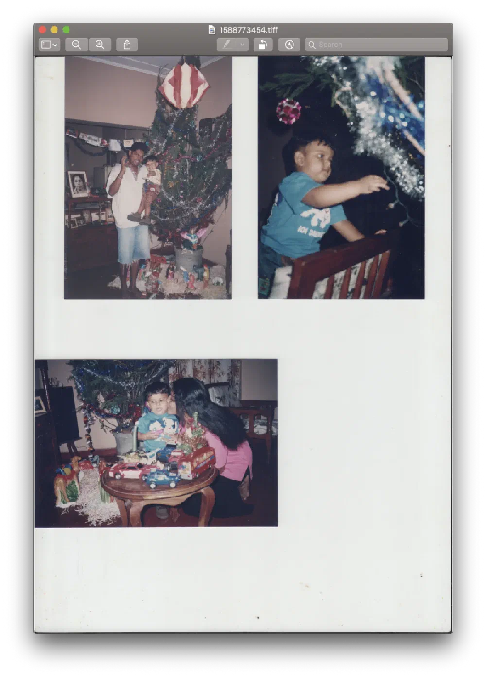 The Scanning Layout Selected, Photos are aligned with the edges of the scanner. but precision is not required as auto-masking will be used.